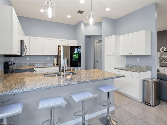 8812 Madrid CIR, Naples, FL 34104