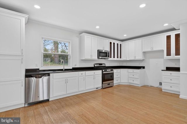 1242 ANACOSTIA RD SE, Washington, DC 20019