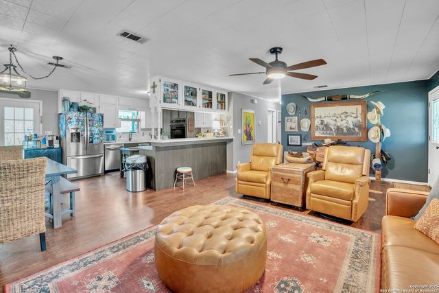 470 Rutledge, Poteet, TX 78065