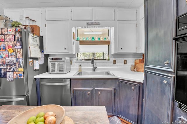 470 Rutledge, Poteet, TX 78065