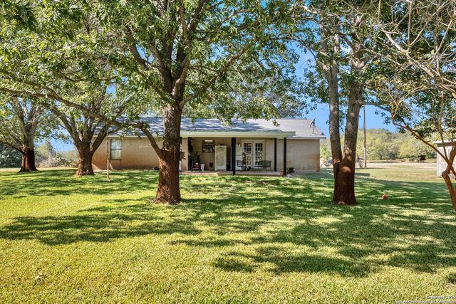 470 Rutledge, Poteet, TX 78065