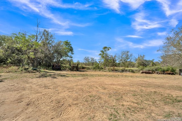 470 Rutledge, Poteet, TX 78065