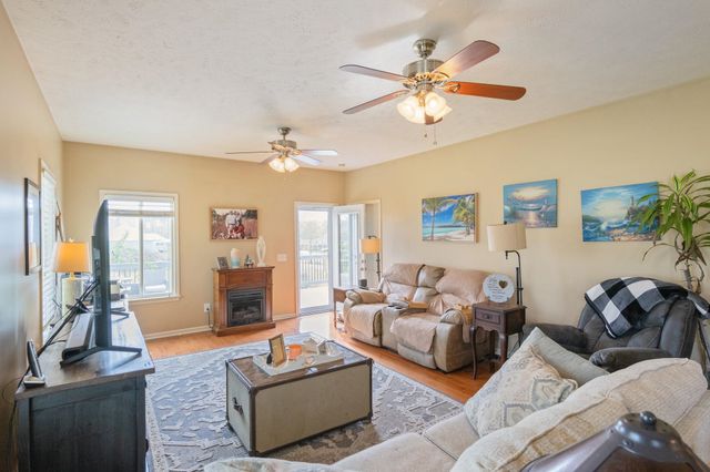 198 YARBRO HARBOR DR, Decaturville, TN 38329
