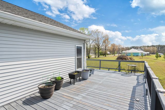 198 YARBRO HARBOR DR, Decaturville, TN 38329