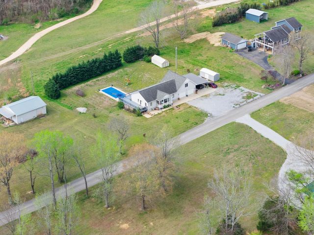 198 YARBRO HARBOR DR, Decaturville, TN 38329