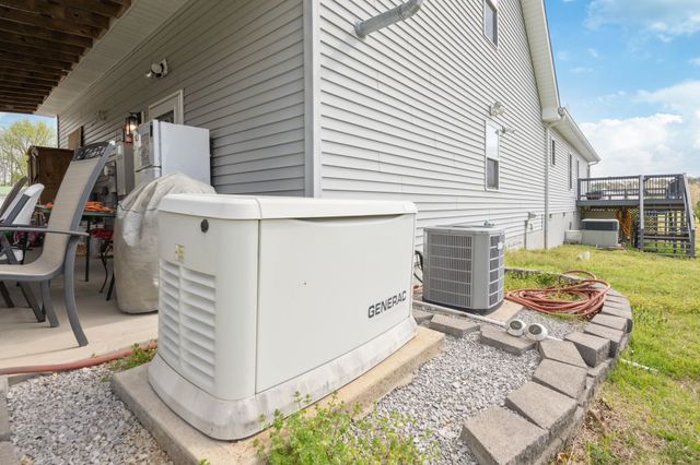 198 YARBRO HARBOR DR, Decaturville, TN 38329