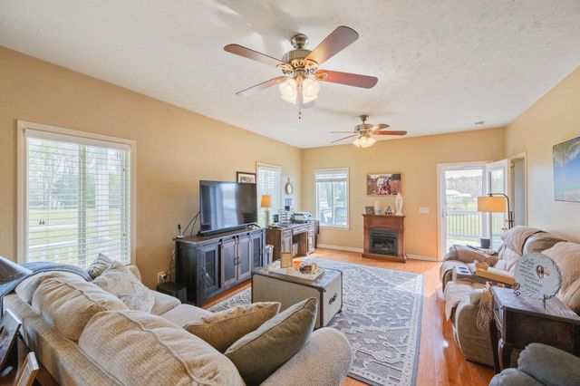 198 YARBRO HARBOR DR, Decaturville, TN 38329