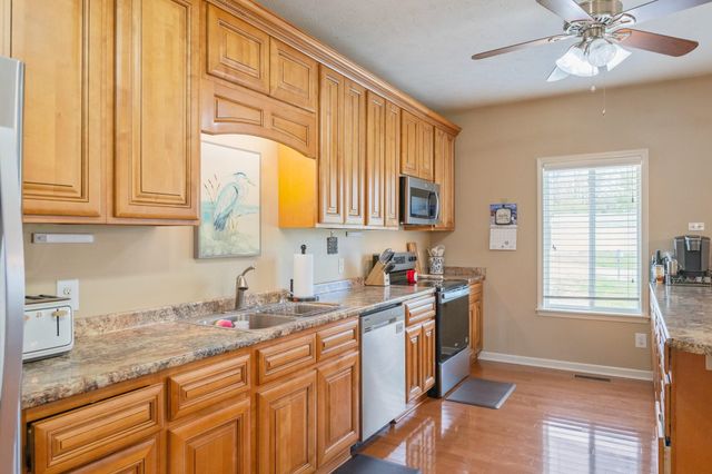 198 YARBRO HARBOR DR, Decaturville, TN 38329