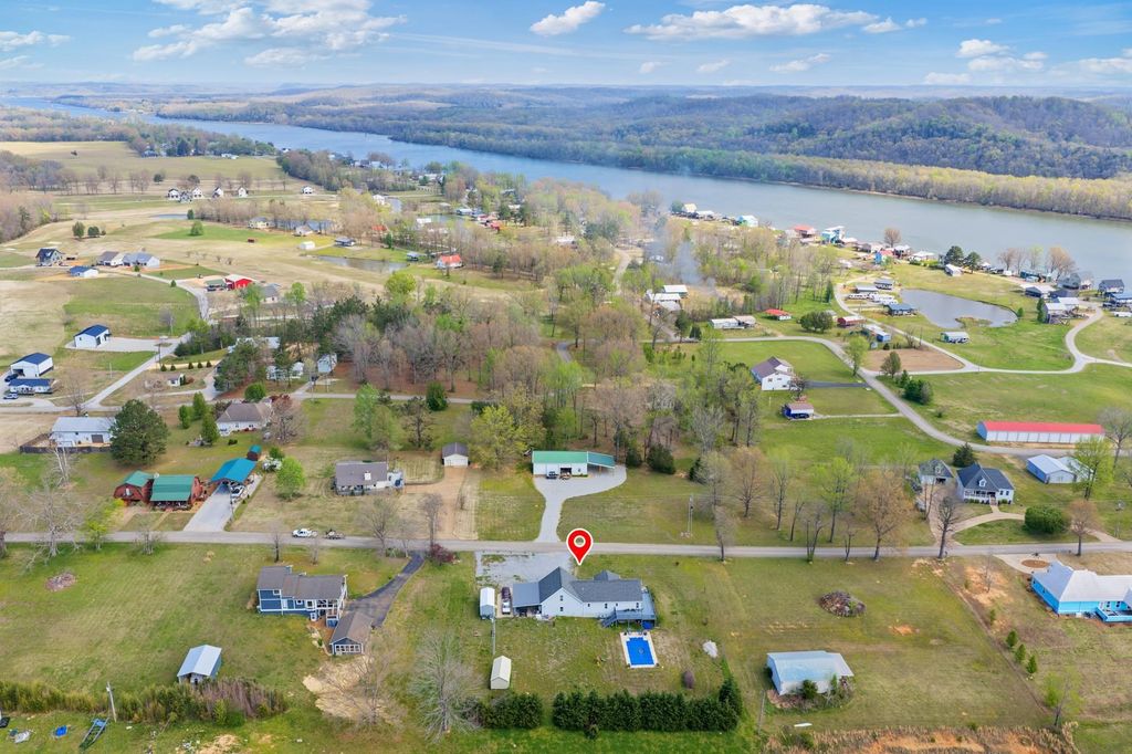 198 YARBRO HARBOR DR, Decaturville, TN 38329