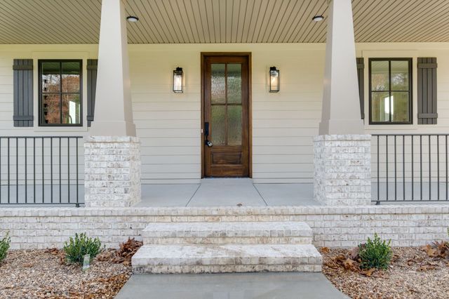 924 Hafner Road, Charlotte, TN 37036