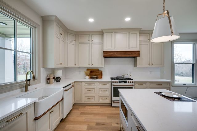 924 Hafner Road, Charlotte, TN 37036