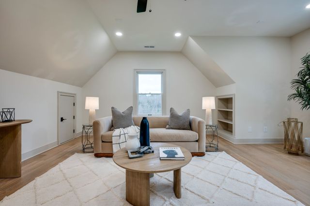 924 Hafner Road, Charlotte, TN 37036