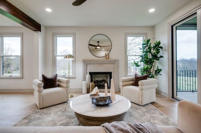 924 Hafner Road, Charlotte, TN 37036