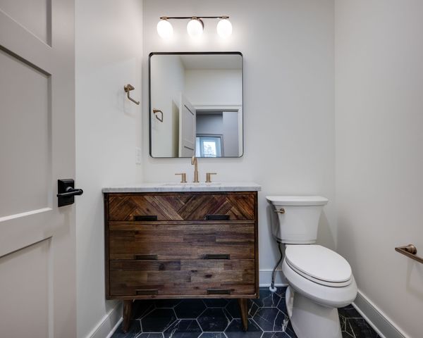 924 Hafner Road, Charlotte, TN 37036