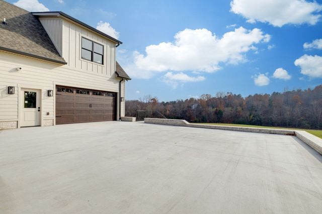 924 Hafner Road, Charlotte, TN 37036