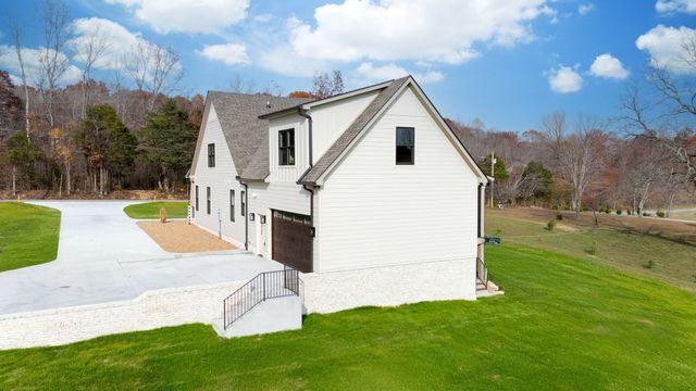 924 Hafner Road, Charlotte, TN 37036