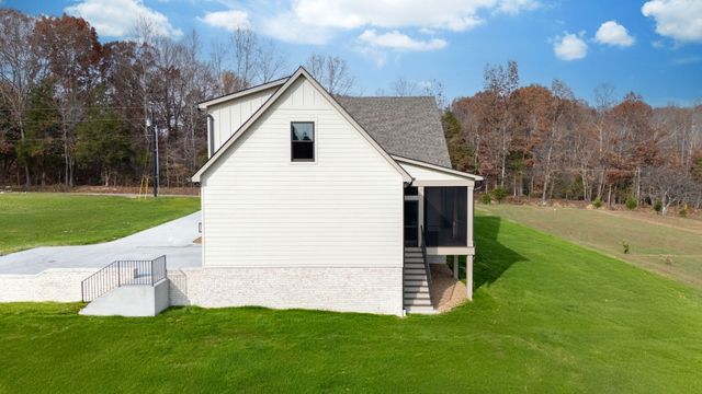 924 Hafner Road, Charlotte, TN 37036