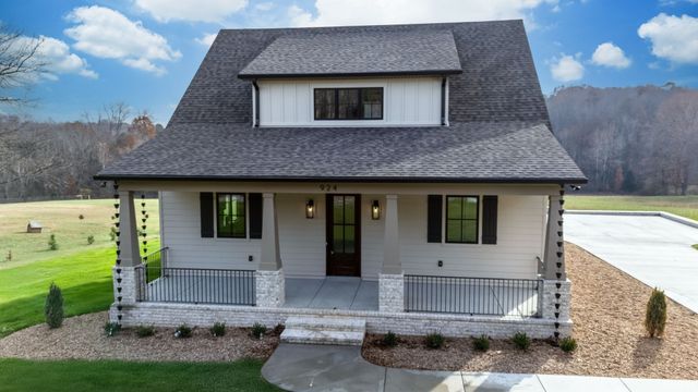924 Hafner Road, Charlotte, TN 37036