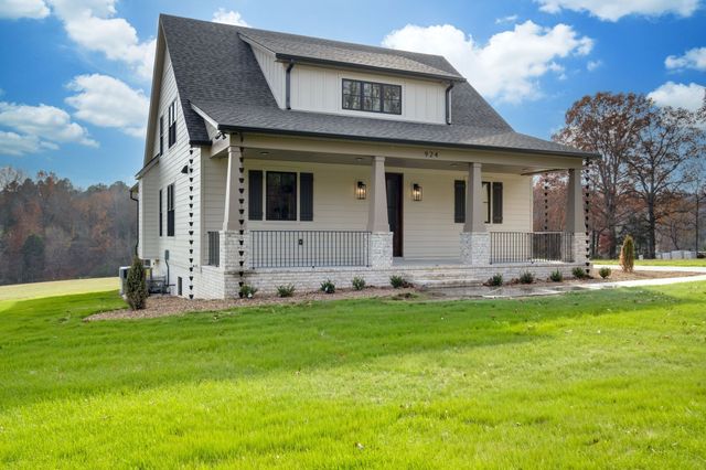 924 Hafner Road, Charlotte, TN 37036