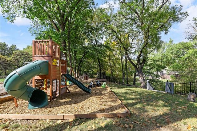 8906 Millstone Drive, Lenexa, KS 66220