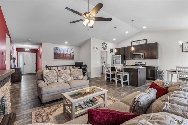 1074 Daltons Way, Festus, MO 63028