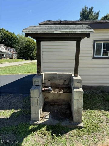 217 S Jackson Street, Youngstown, OH 44506