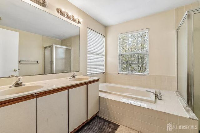 418 Dorchester Way, Manalapan, NJ 07726