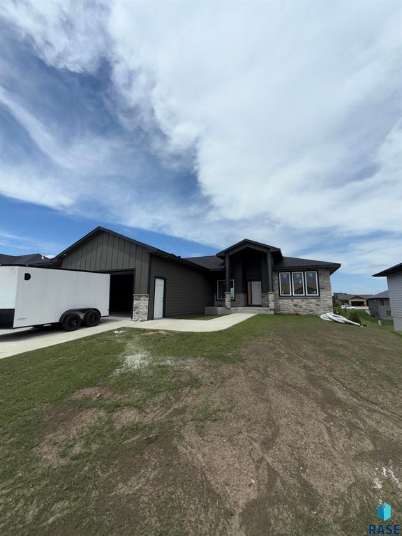6412 E Fieldview St Street, Sioux Falls, SD 57110