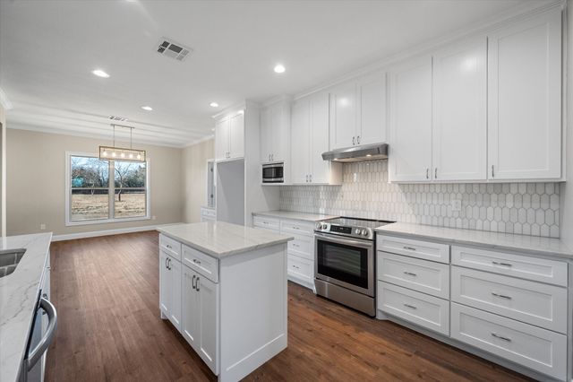 309 Fairway Parks Drive, Corsicana, TX 75110