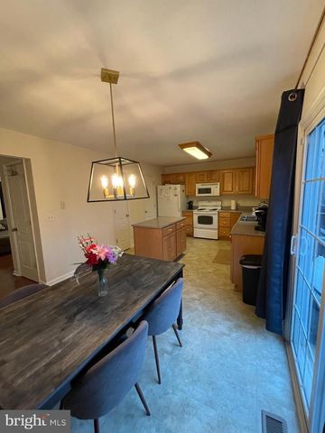 53 ARGON DR, Martinsburg, WV 25405