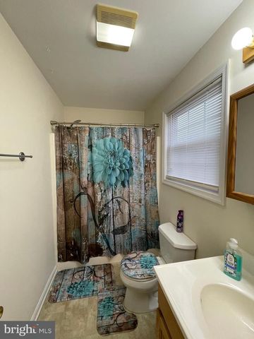 53 ARGON DR, Martinsburg, WV 25405