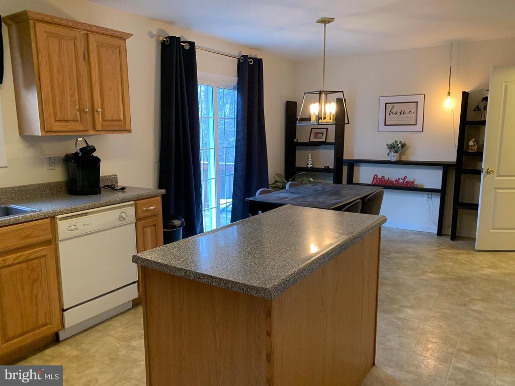 Image 17 of property listing at 53 ARGON DR, Martinsburg, WV 25405