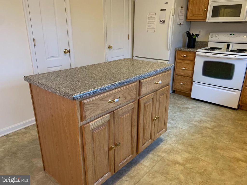 Image 20 of property listing at 53 ARGON DR, Martinsburg, WV 25405