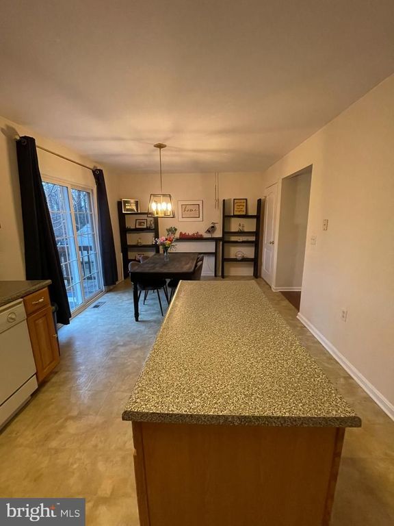 Image 3 of property listing at 53 ARGON DR, Martinsburg, WV 25405