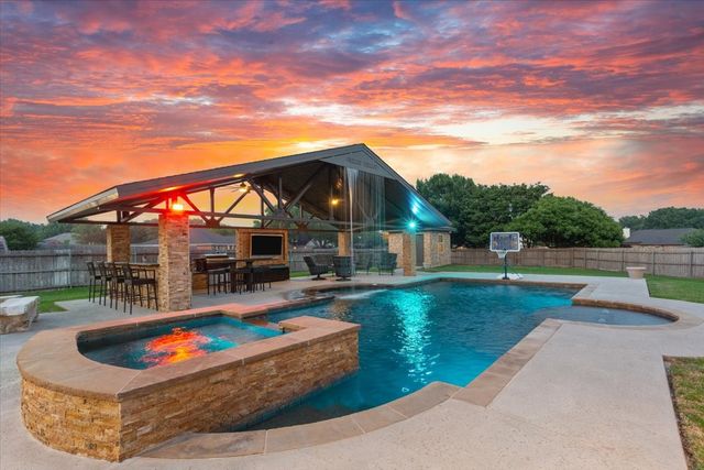 7 Lone Star Drive, Waco, TX 76708