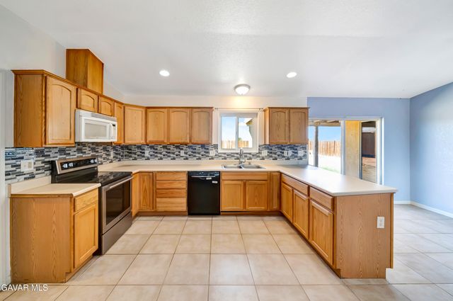 9011 Viburnum Avenue, California City, CA 93505