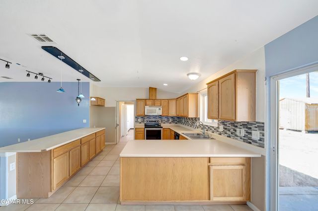 9011 Viburnum Avenue, California City, CA 93505