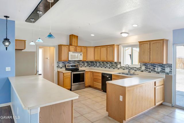 9011 Viburnum Avenue, California City, CA 93505