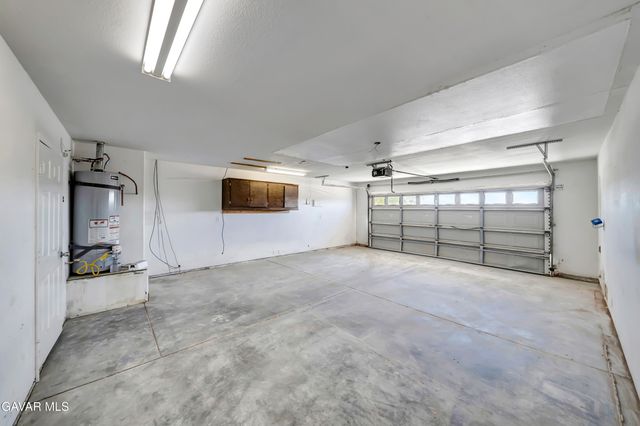 9011 Viburnum Avenue, California City, CA 93505