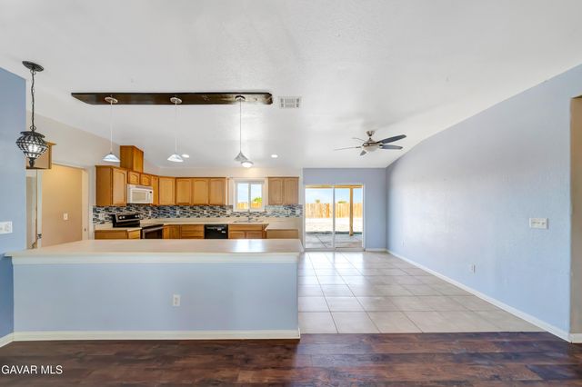 9011 Viburnum Avenue, California City, CA 93505