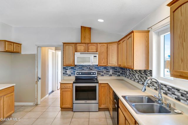 9011 Viburnum Avenue, California City, CA 93505