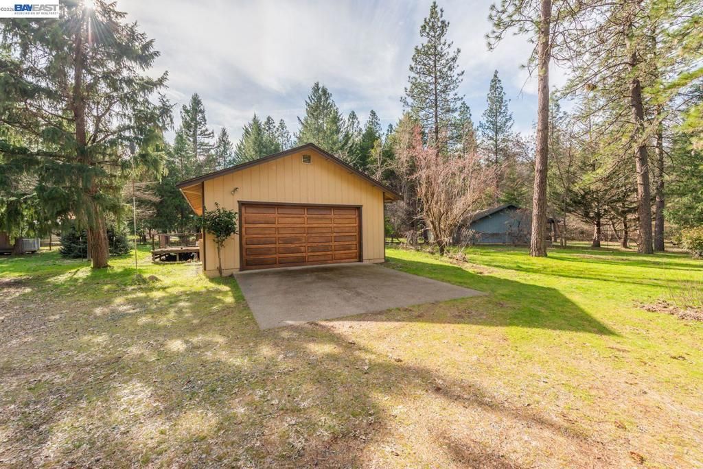 Image 37 of property listing at 376 376 Mountain View Dr., Lewiston, CA 96052