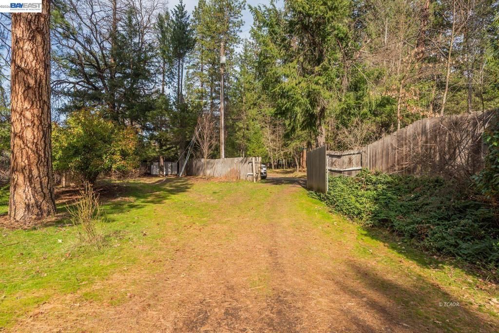 Image 38 of property listing at 376 376 Mountain View Dr., Lewiston, CA 96052