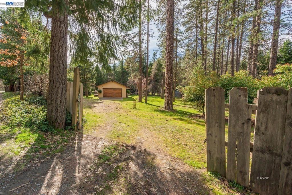 Image 43 of property listing at 376 376 Mountain View Dr., Lewiston, CA 96052