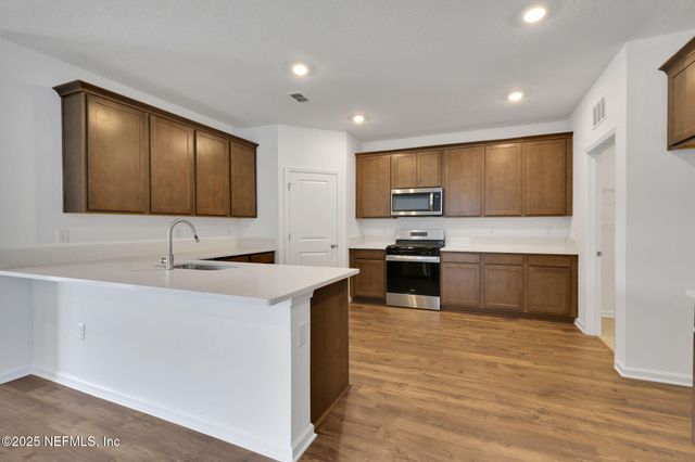 1974 TRAINORS Way, Jacksonville, FL 32218