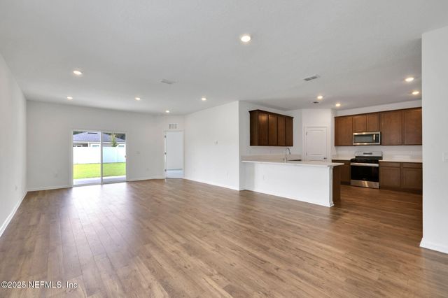 1974 TRAINORS Way, Jacksonville, FL 32218