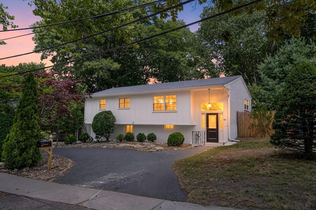 10 Kardon Rd, Boston, MA 02136