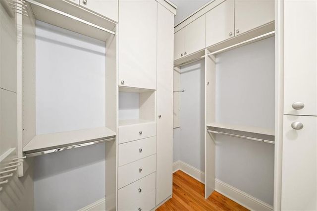 1115 Glenridge Place NE, Sandy Springs, GA 30342