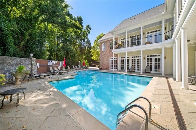 1115 Glenridge Place NE, Sandy Springs, GA 30342