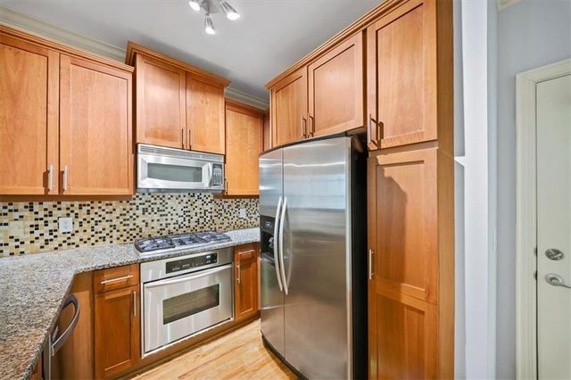 1115 Glenridge Place NE, Sandy Springs, GA 30342